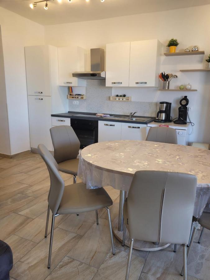 Appartement Baraba Maslenica Bagian luar foto